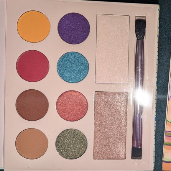 Laura Sanchez Moods Eyeshadow & Highlighter Palette - Picture 7 of 7